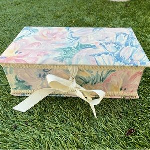 Vintage floral shabby chic box